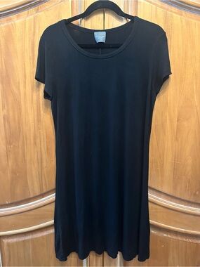 Olivia Rae Black Short-Sleeve Swing Tunic